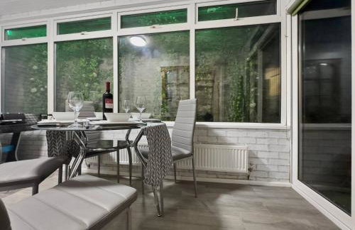 Dashing and Distinctive Dwelling w Rooftop Garden - Foto 42