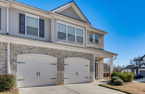 Near ATL! Spacious Townhome with Patio and WFH Setup - Foto 27