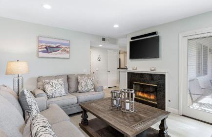 Walk to Beach Pool Hot Tub Private Patio Parking Seabreeze Retreat - Foto 4