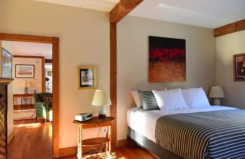 Berkshire Vacation Rentals: Peaceful Post and Beam Loft Sleeps 9 - Foto 21