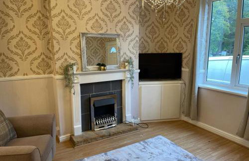 Charming 3-Bed Home Comfortable Stay in Coalville - Photo 13