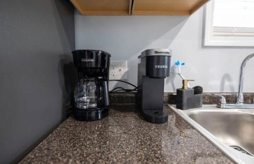 3 Min to Downtown - 10 Min to Elon - Smart TVs - Foto 28