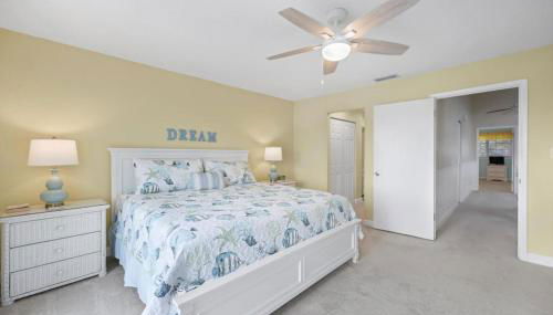 Beachy Vibes - 2BR w lake views & screened sunroom - Foto 2