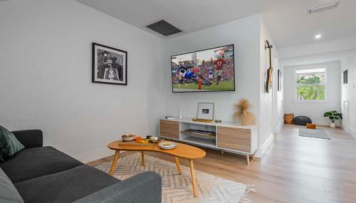 Studio at The Key - 1mi to UF & DT , Full Kitchen - Foto 1