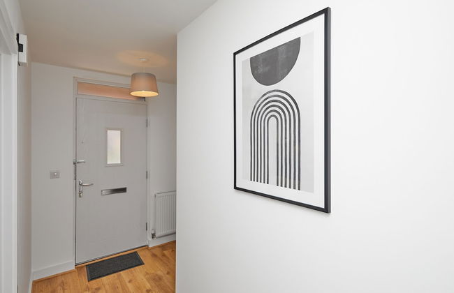 3 Bedroom Large House - Train Station - Photo 2