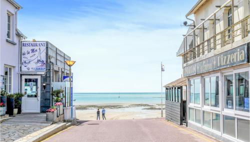 1 Bedroom Cozy Apartment In Pirou - Photo 2