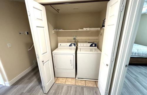 Bright and Spacious 2 Story Condo - Foto 21