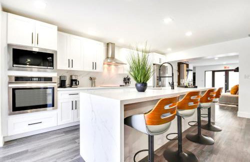 The World's Mansion - Game Room, 9 Bedrooms, HtdPool, Mini Golf, BBQ - Foto 40