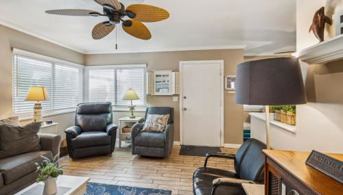 Beautiful 1 Bed Beach Condo #122 - Photo 3