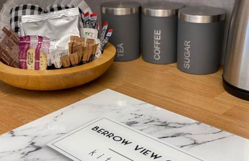 Cosy bungalow with views, walks, garden & parking. - Foto 77