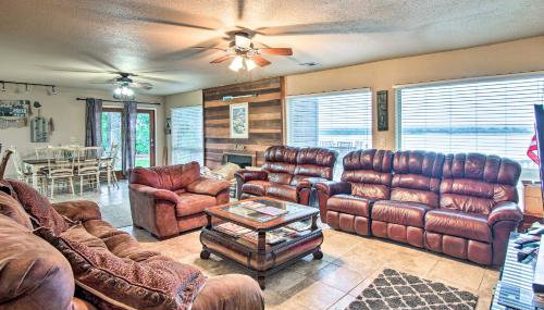 Lakefront Home with Private Beach Access! - Foto 4