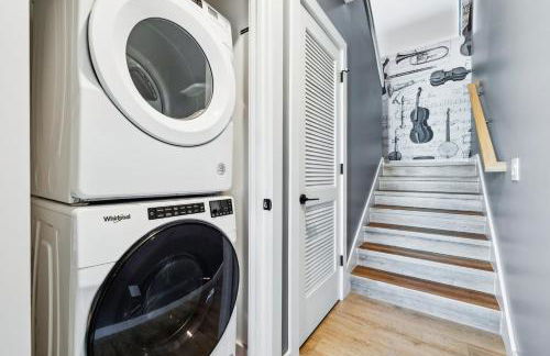 The Rhythm and Rooftop Penthouse Walk To Broadway with Pool and Amazing Views - Foto 47