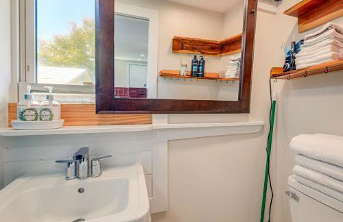 Fenced Yard, Walkable Location Cozy Beaufort Home - Foto 14