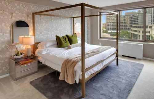 Large 3 bedroom Family Suite, Private Balcony, 5 min to DCA, Gym, Pool and more! - Photo 27
