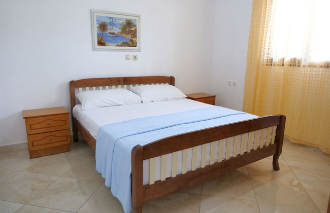 Pellumb Apartments - Photo 8