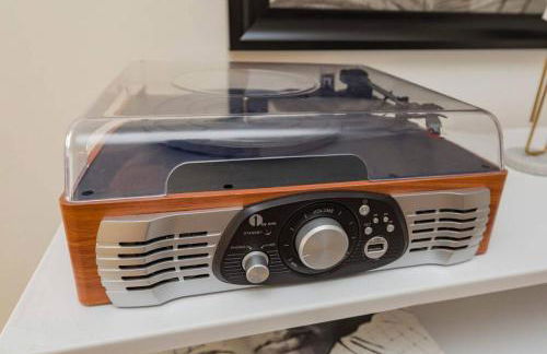 Music Row Retreat with Pool and Free Parking, Walk to Bars! - Foto 28