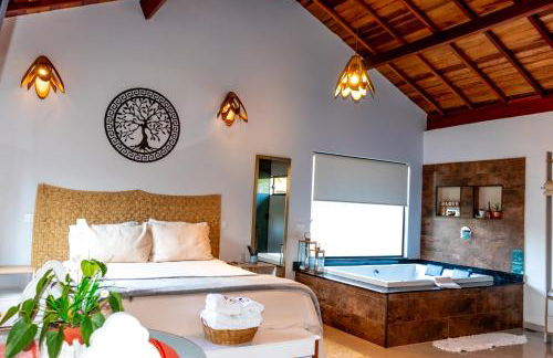 Chalé Canto do Galo 1 - Hidro da Jacuzzi, Lareira Ecológica, Cozinha Completa, Wi-Fi 80mbps, próximo a comércio local e relaxando ao som do riacho - Photo 2