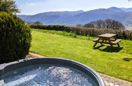 Laurel - pet-friendly cottage with indoor pool, hot tub & panoramic Snowdonia views - Foto 3