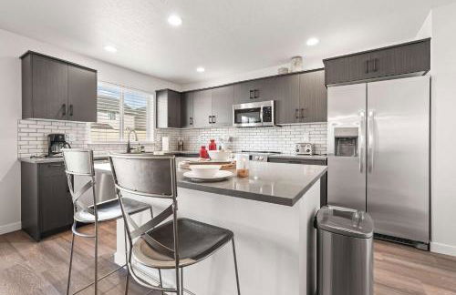 Spacious 6BR - Sleeps 22 - Game Room & Pool Access - Foto 14