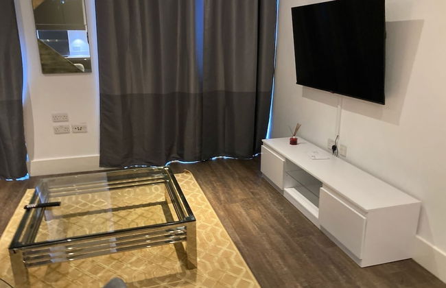 Phoenix 2 Bedroom Apartment in london - Photo 10