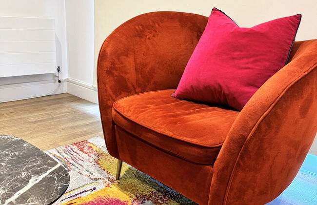 STUNNING 2 BED APARTMENT WITH PARKING - Foto 24