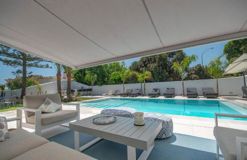 Marbella, Costabella - Beachfront Villa with Heated Pool - Photo 8