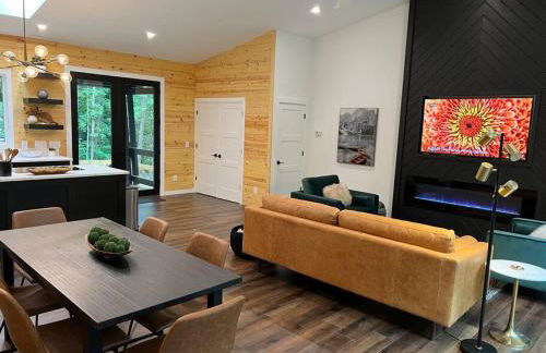 Modern Mountain Getaway with Hot Tub, Fire Pit - Foto 11