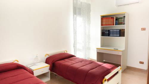 Ampio Appartamento con 3 Camere vicino la stazione - Re D'Aragona Vacanze - Foto 4