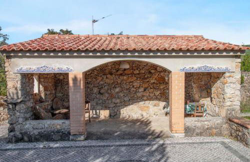 Charming House with Shared Pool in Porto de Mós. - Foto 35