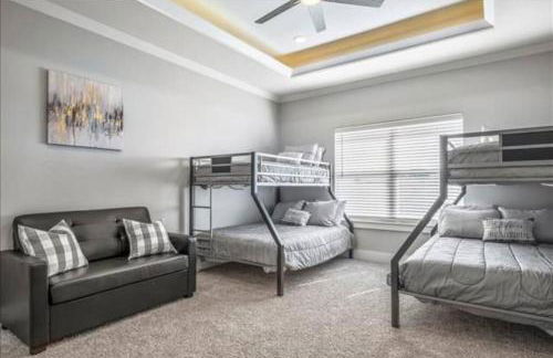 Just Like Home #6: Norman: It's Game Time (campus) - Foto 23