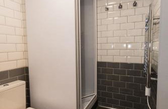 1 Bedroom Newton Apartment l Free Parking l Wigan Royal Infirmary l Haigh Hall l Central Location - Foto 13