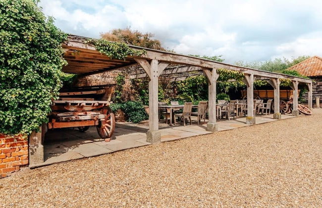 Lavish Tudor Estate Gardens - Sleeps 25 - Foto 40