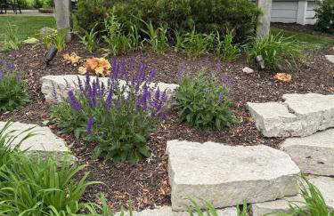 Walk Downtown & River Stylish Cozy Stay w Huge Porch - Foto 34