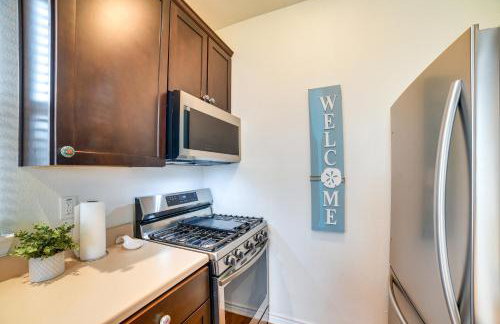 Walk to Beach Family Home with Patio in Galveston - Foto 11