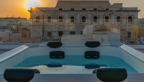 La Dimora di San Nicola Ortigia Boutique Apartments - Terrace & Jacuzzi Access - Foto 3, sunbed