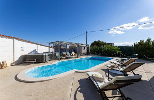 Beautiful Holiday Home "Villa Luka" - Foto 32