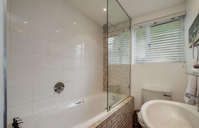 Camps Bay Holiday Apartment w Private Pool CBT Palm Suite - Photo 1