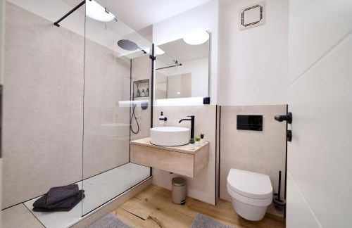 EDLER WOHNRAUM Elegantes Apartment mit Balkon, Boxspringbett, Kaffeevollautomat, Lift & Parkplatz - Foto 17