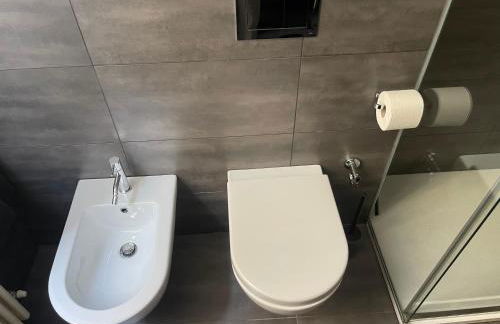 CHARMING COMO - Apartment downtown in the pedestrian area with 2 double bedrooms and 2 complete bathrooms a spacious living room and full equipped kitchen - Foto 17