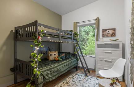 Peaceful Treehouse-Style Stay with Sauna Fire Pit Forest Views Near the Coast The Treehouse by AvantStay - Foto 26