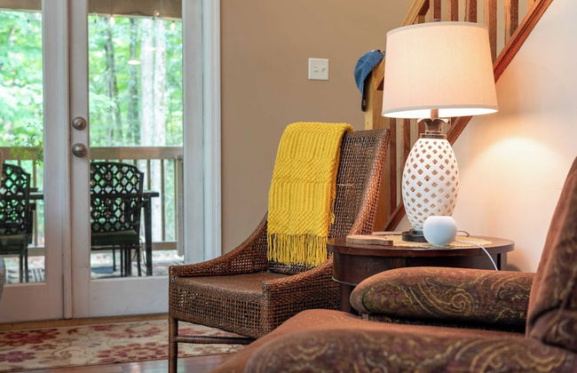 Bear Trail Chalet by Avantstay Retreat w/ Outdoor Living Deck & Fire Pit - Foto 7