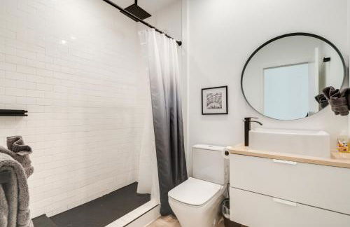 Hot Tub and Fire Pit Modern North Carolina Retreat - Foto 20