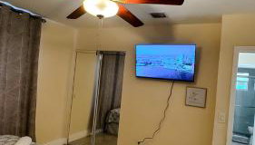 Relaxing 3 Bedroom House-Close to Beaches and Airport! - Foto 5