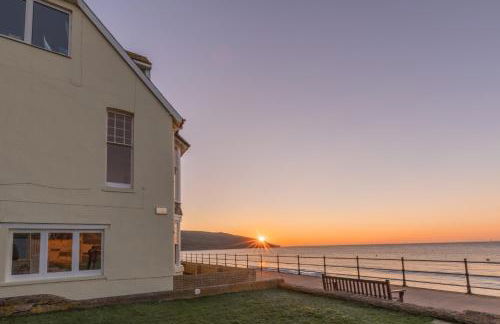 Promenade Apartment with own Beach Hut - Photo 13