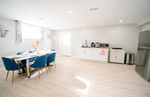 Spacious 5BR 3BA Free Parking Minutes to DC with Pool - Foto 16