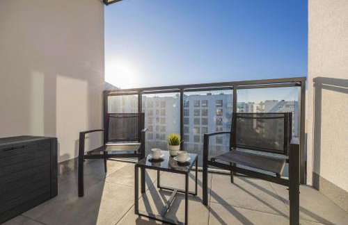 Elegant Apartment in Warsaw with Parking and Desk for Remote Work by Noclegi Renters - Foto 26