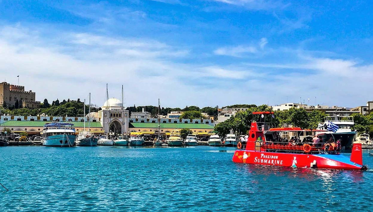 Balade en bateau à fond de verre
