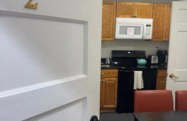 Gorgeous Refurbished 1Bdrm and 1Den Home - Foto 9