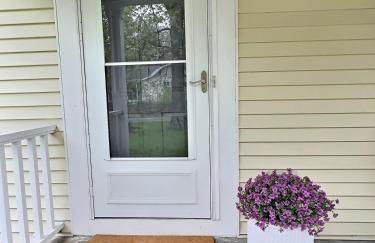 The Sawyer Hideaway - 3BR 2B with Hot Tub & Fire Pit - 5 mins to beach - Photo 5