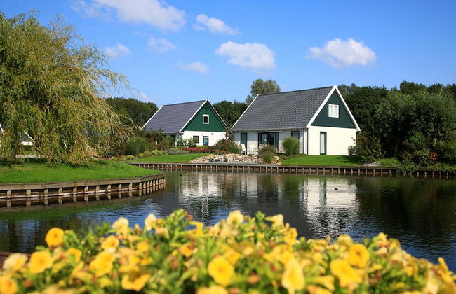 Charming Villa by the Water - Foto 1